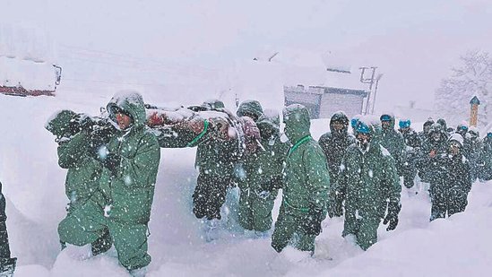 उत्तराखंड हिमस्खलन: बचाव कार्य जारी, 14 और मजदूर बचाए गए, 8 अब भी फंसे