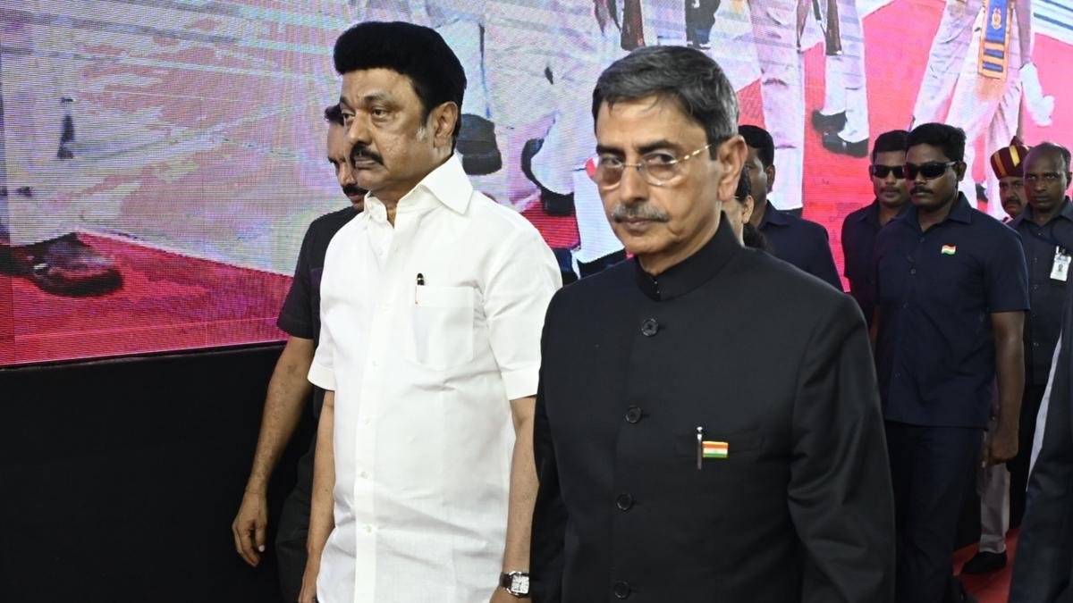 Tamil Nadu सरकार बनाम राज्यपाल: सुप्रीम कोर्ट ने 10 लंबित विधेयकों को माना स्वीकृत, संविधानिक शक्ति का किया प्रयोग